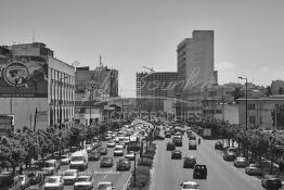 Image du Maroc Professionnelle de  Extension de l’Avenue des Forces Armées Royales (F. A. R.). en direction de Rabat, à gauche la Bourse des valeurs de Casablanca , au fond un grand immeuble en construction qui abritera l'hôtel Mogador, Lundi 6 Juillet 2009. (Photo / Abdeljalil Bounhar) 